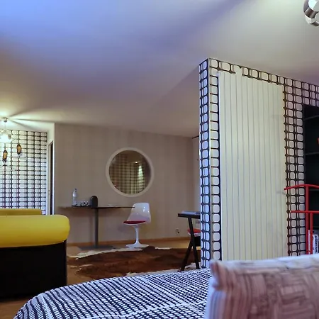Maison Fluorine Bed & Breakfast *